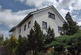 die vordere Hausansicht