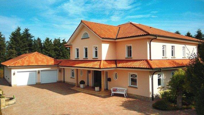 Hausvorderseite Luftaufnahme