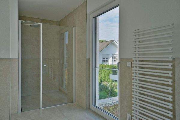 Badezimmer mit Dusche