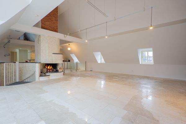 Wohnbereich mit Kamin