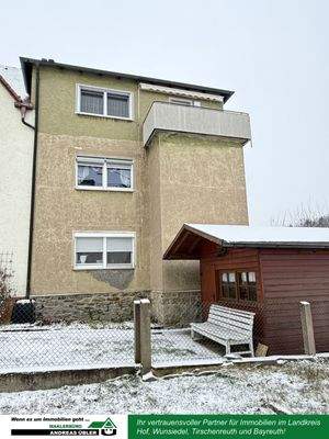 Ansicht mit Schuppen