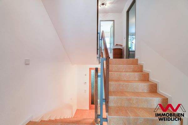 Treppe ins Obergeschoss