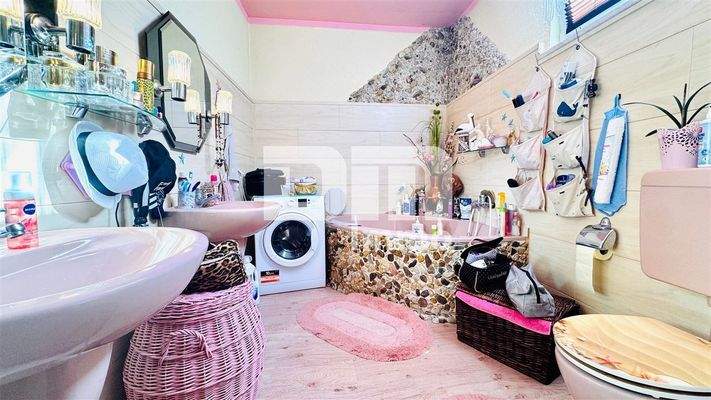 EG Badezimmer Wanne / Dusche