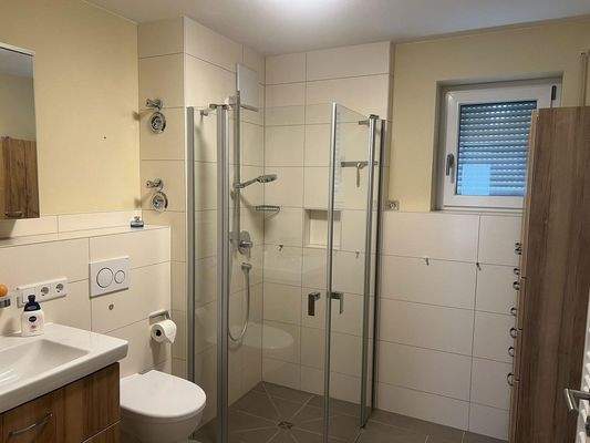Haupt Bad m großer Dusche