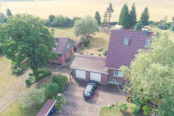 Haupt- und Nebenhaus aus der Vogelperspektive