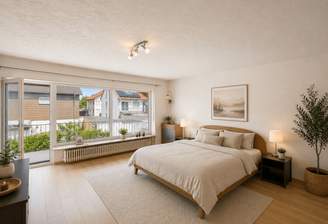 Schlafzimmer m. Balkon OG 
