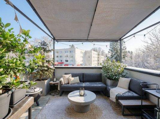 Gemütliche Dachterrasse (bearbeitet mit KI)