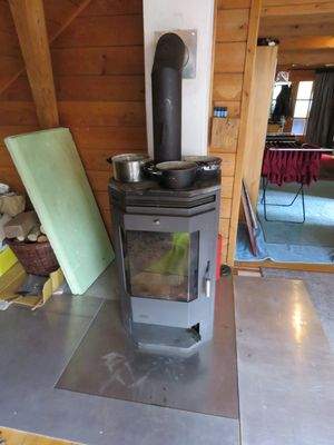 Holzofen in der Dachgeschosswohnung 