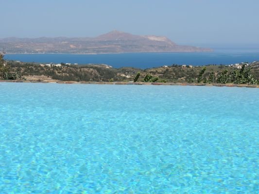 04-Prinolithos-infinity-pool-sea-view.jpg