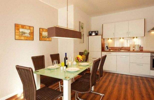 Küchenbereich mit Essecke