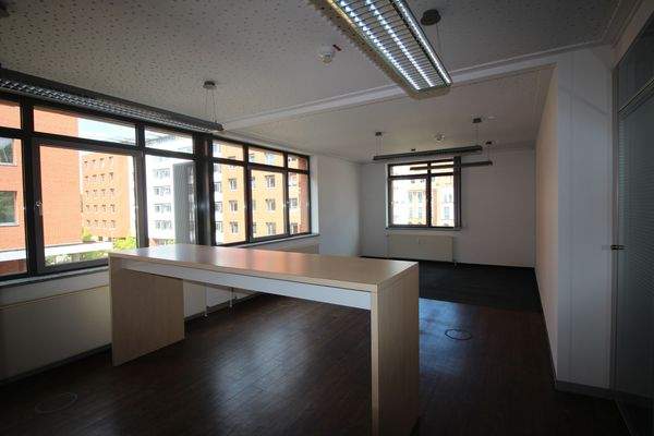 Günther-Wagner-Allee 17, 319 m² 3.OG, Teeküche 2 -