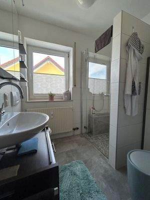 Badezimmer mit Dusche