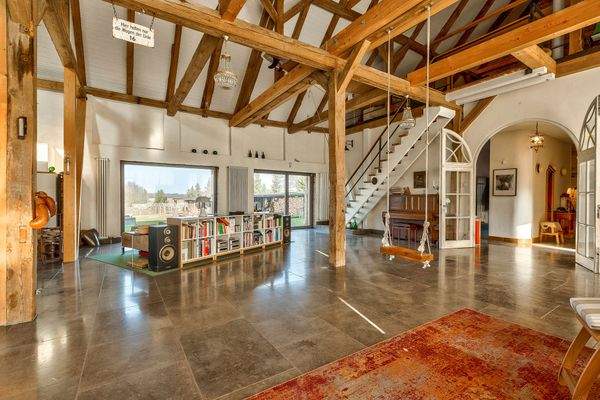 Deckenhöhe ca. 9 Meter im Hauptraum