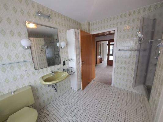 Badezimmer im Erdgeschoss