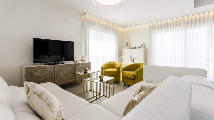 Fantastic Beach-side Detached Villas Located in Alicante