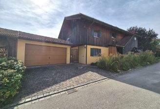 Ansicht Eingang und Garage
