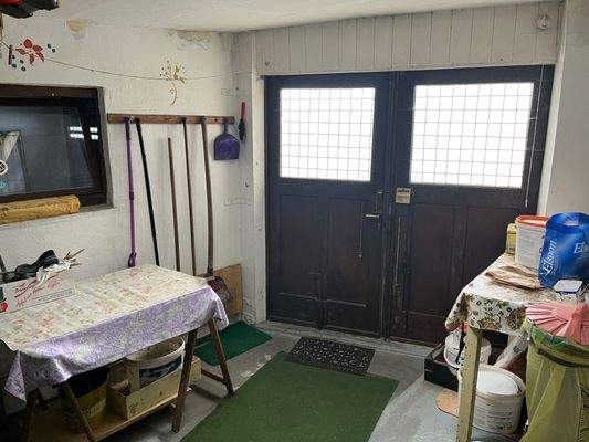 Garage Innenansicht 1.jfif