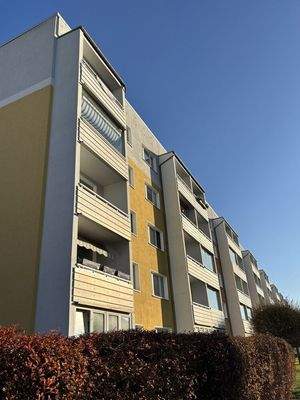 Mehrfamilienhaus Straßenansicht