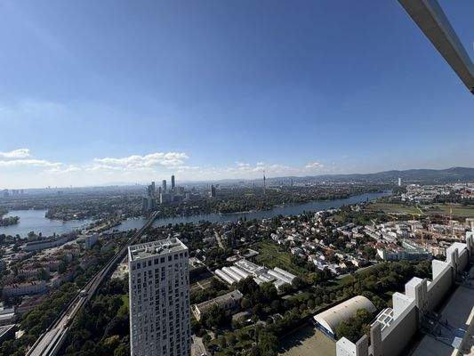 20251003_104408359_iOS