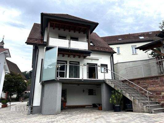 Wohnhaus mit Terrasse