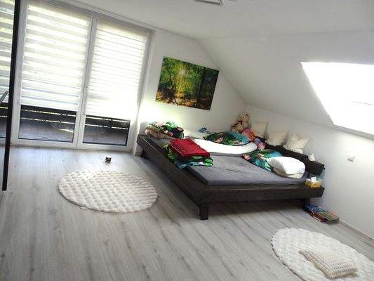 Kinderzimmer 2 (od. Schlafen ELW im OG)