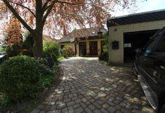 1 - Exquisite Zufahrt mit Garage