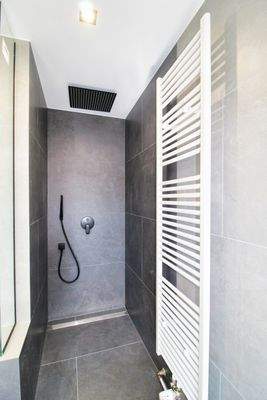 Tageslicht-Badezimmer Bild 3 DG