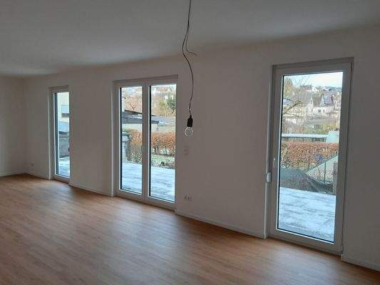 Wohn-Esszimmer mit Blick zur Terrasse