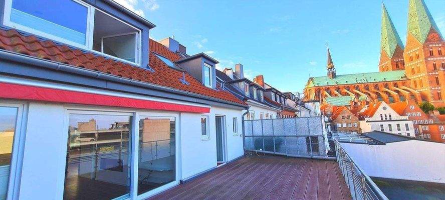 ... Dachterrasse mit großer Markise