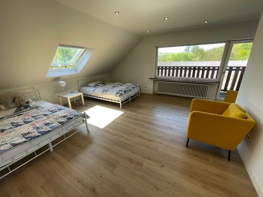 Schlafzimmer Haupthaus mit Balkon
