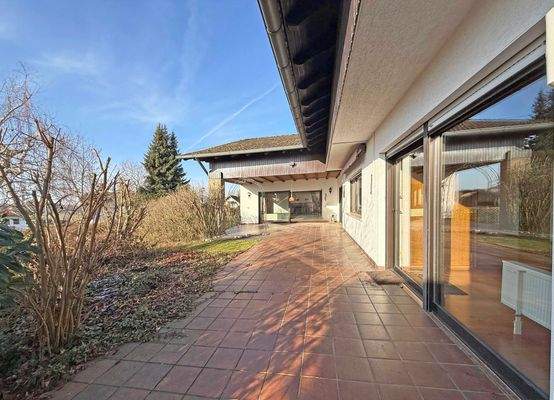 Weitläufige Terrasse