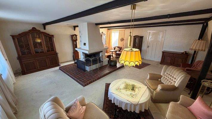 Wohnbereich mit offenem Kamin OG (2)