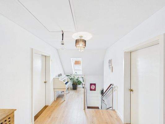 CAM03784G0-PR0100-STILL047