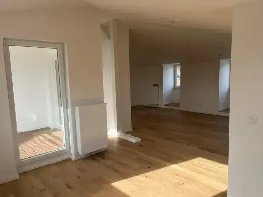 Blick aus Küche zum Wohnzimmer