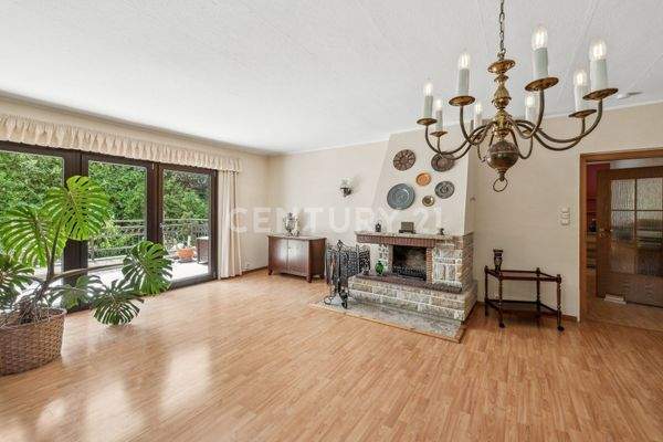 Wohnzimmer mit Kamin