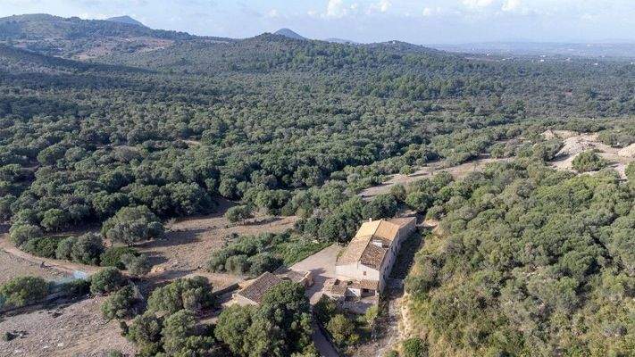 Landwirtschafts-Finca mit mehreren Gebäuden zum Verkauf in Arta, Mallorca
