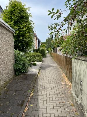 Zuweg zum Haus 