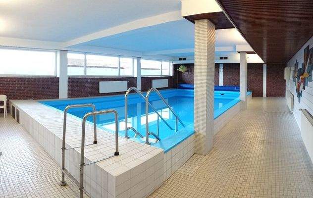 Alte Aufnahme -Schwimmbad wird saniert