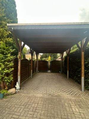 Großer Carport