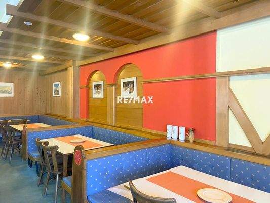 ...ausreichenden Sitzplätzen