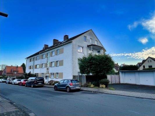 Außenansicht und Garagen