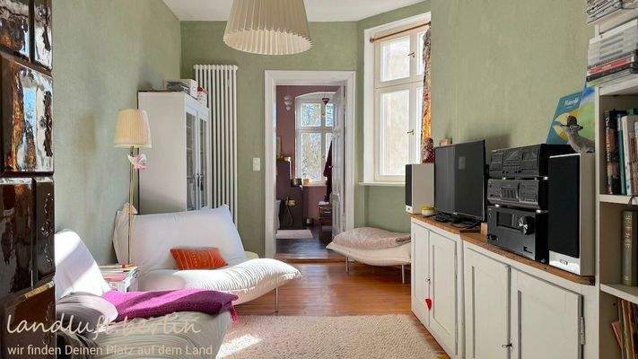 Durchgangszimmer im 1. OG mit Tür ins Bad.jpeg