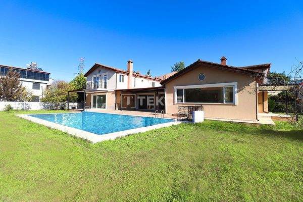 Detached Villa with Forest Views in Antalya Kepez