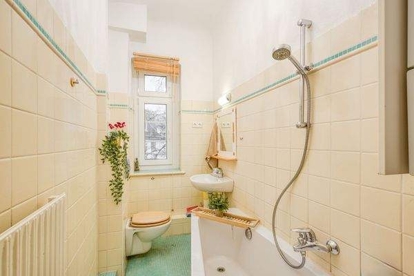 Tagesbelichtetes Wannenbad