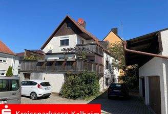 Süd-Ost-Ansicht mit Garagen