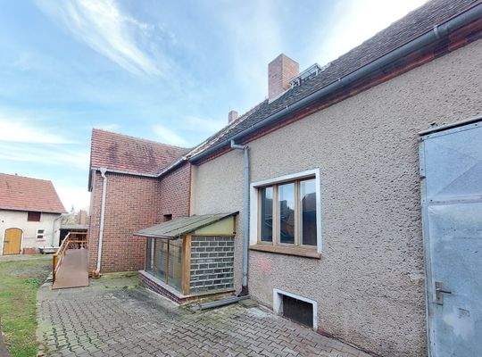 Hofansicht mit Nebengelass