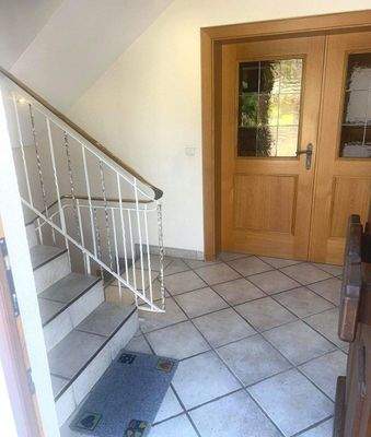 EG_Treppenhaus und Eingang Wohnung