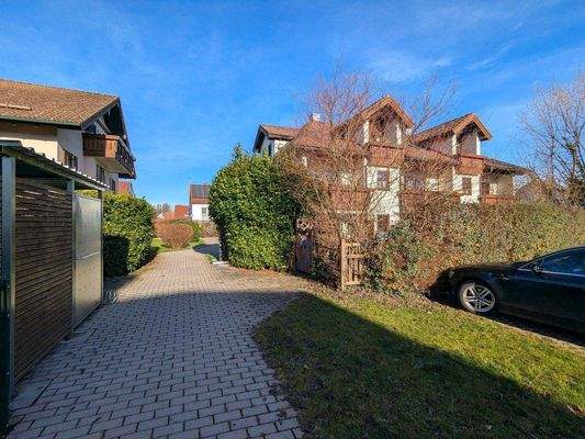 Zugang zum gepflegten Mehrfamilienhaus