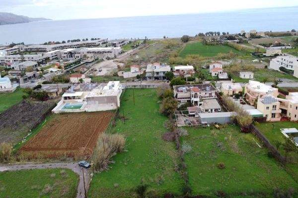 Kreta, Kolymvari: Schönes Grundstück - nur wenige Schritte vom Strand entfernt - zu verkaufen