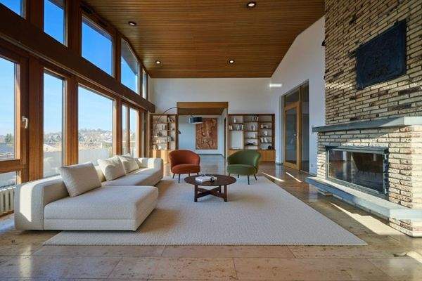 EG Wohnzimmer mit Blick zum Esszimmer - virtuell möbliert